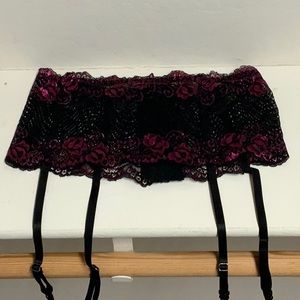 Mini skirt with garter clips